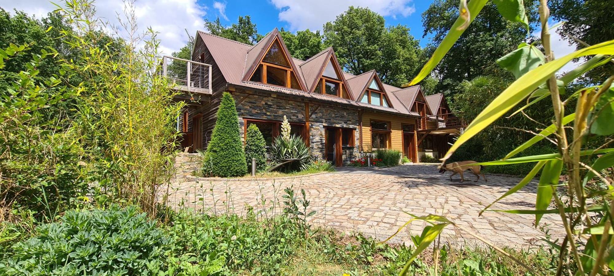 La Maison Dans Les Bois Soucelles Exterior foto