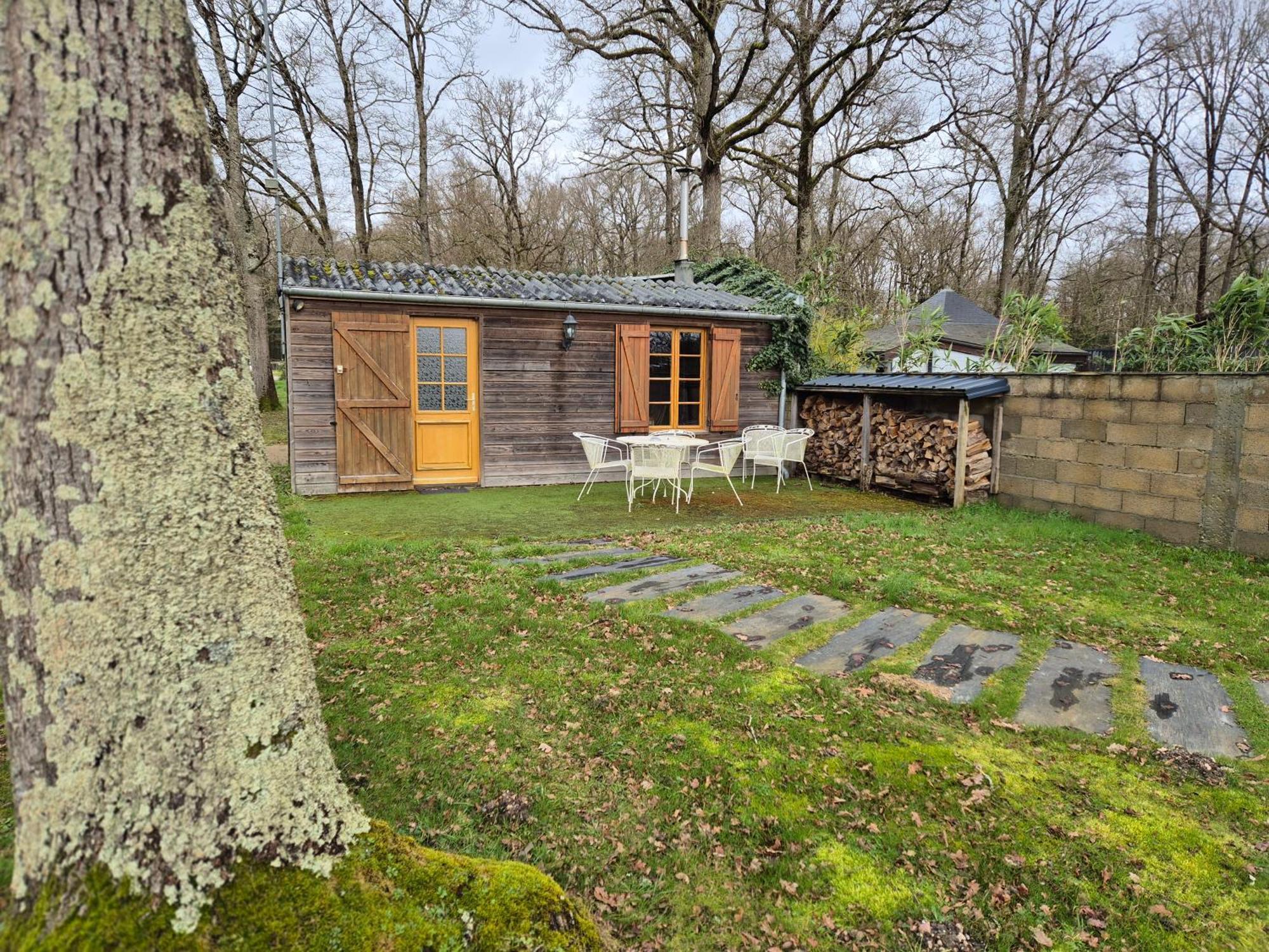 La Maison Dans Les Bois Soucelles Exterior foto